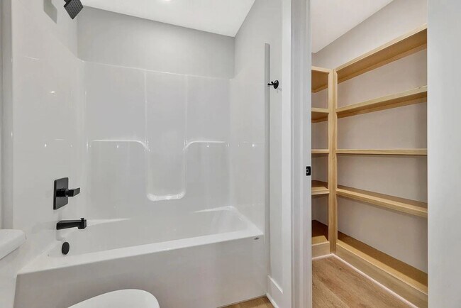 Building Photo - 5424 W 42nd St S