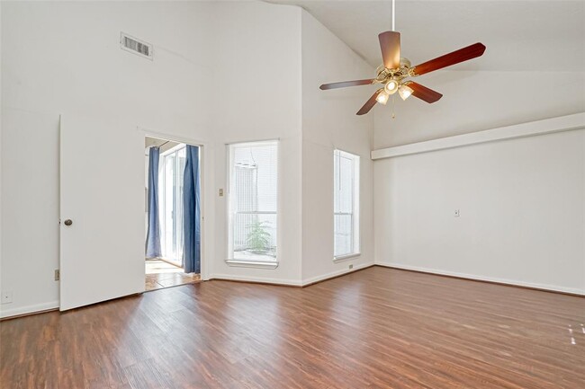 Building Photo - 10725 Boardwalk St
