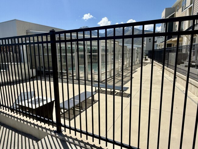 Building Photo - 1063 S
