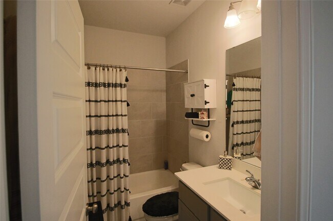 Building Photo - 24727 Tanoureen Dr