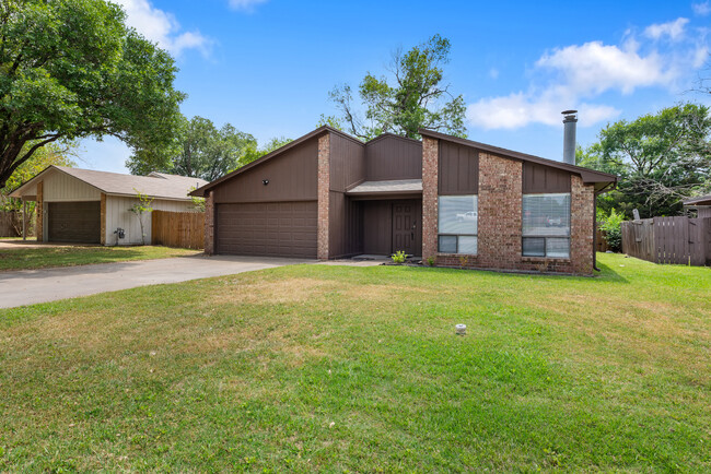 Building Photo - 4136 Willow Oak St