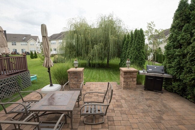 Building Photo - 216 Westbrook Dr