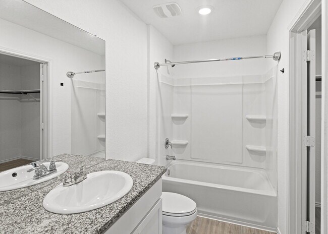 Building Photo - "Gorgeous 3-Bedroom Home with 2 Full Baths in San Antonio's Serene 1450 Sq Ft Retreat!"
