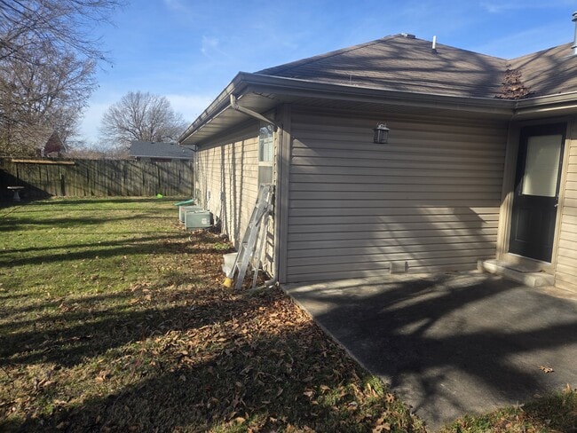 Building Photo - 2060 E Belmont St