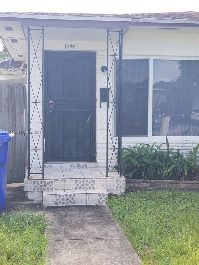 Building Photo - 1240 SW 22nd Terrace