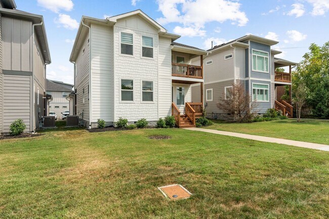 Building Photo - Stunning Rental In Charlotte Parkside