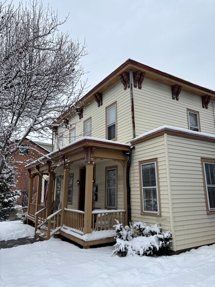 Building Photo - 552 Columbia St