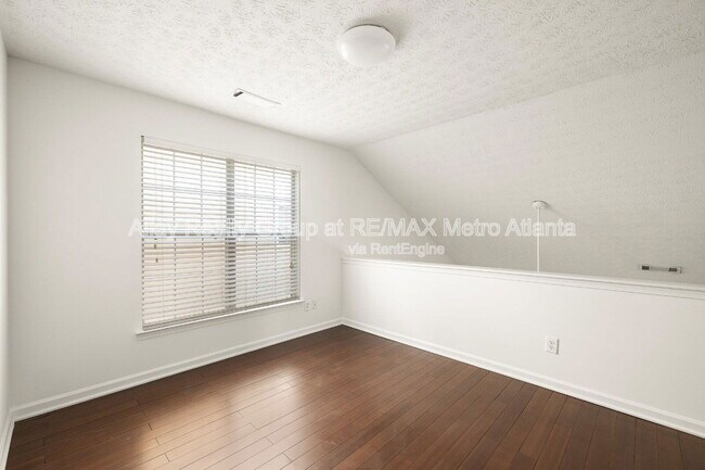 Building Photo - 1334 Gates Dr SE