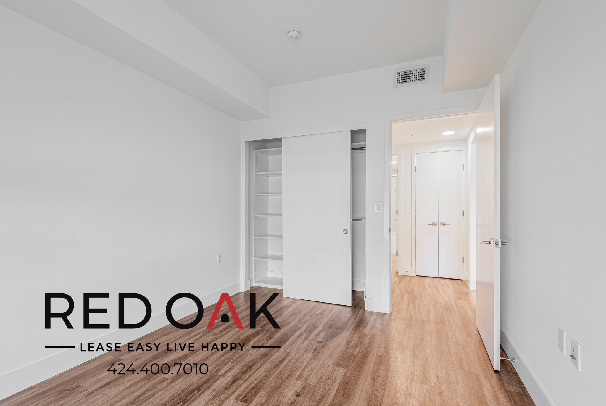 Building Photo - 453 S Kenmore Ave