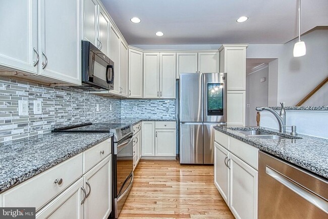 Building Photo - 208 Croft Square