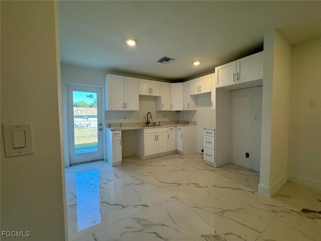 Building Photo - 424 Alabama Rd S