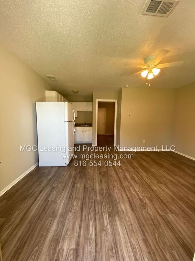 Building Photo - Your New Apartment Awaits at Le Grand Apar...
