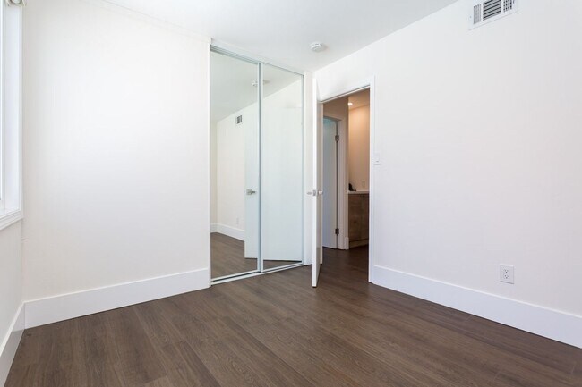 Building Photo - Contemporary Birdland Residence