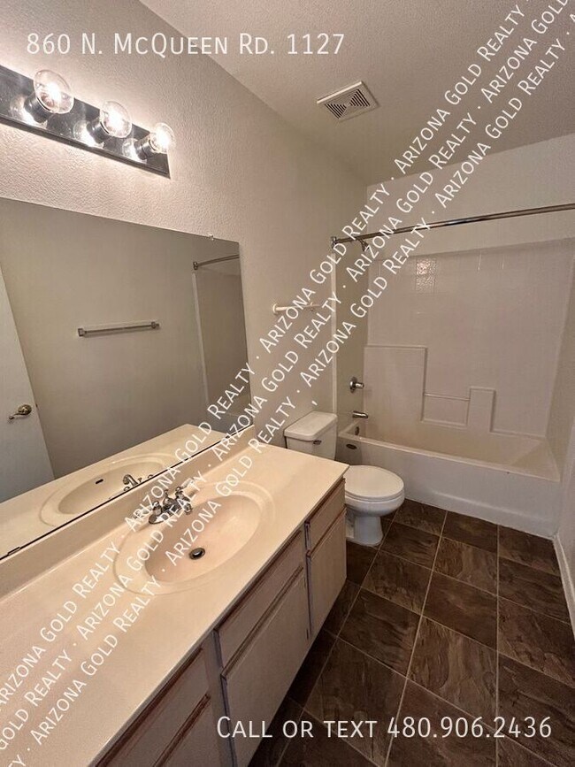 Building Photo - 860 N McQueen Rd