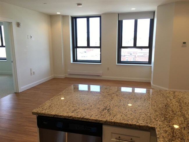 Building Photo - 875 Elm St