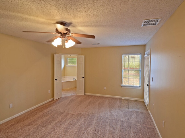 Building Photo - 3 bed, 2.5 bath near Shelby Farms