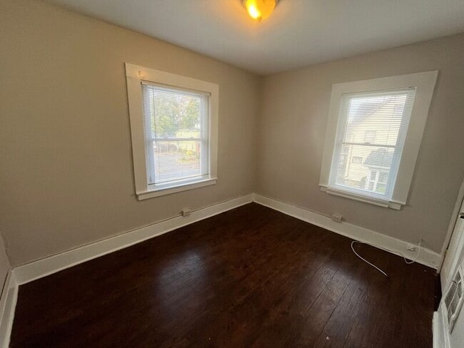 Building Photo - 430 Thurston Rd