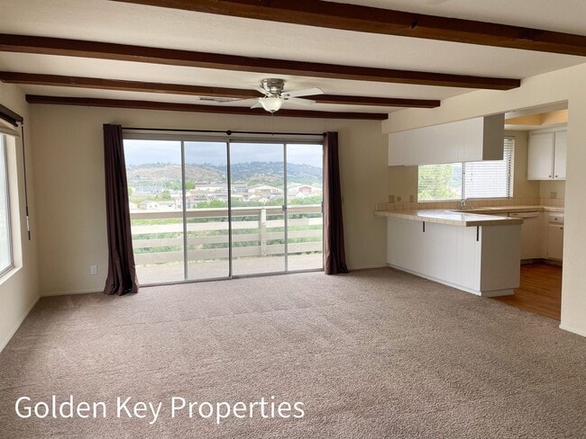 Building Photo - Welcome to this stunning duplex located in beautiful Bonsall!