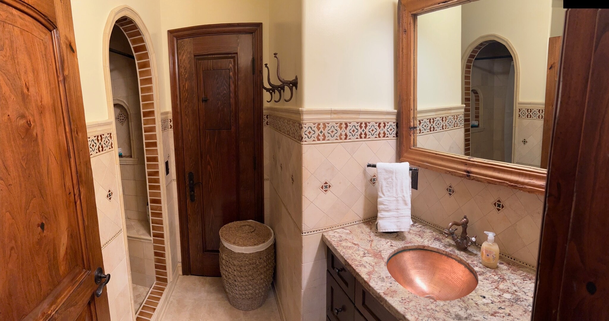 Building Photo - 2034 Gillespie St