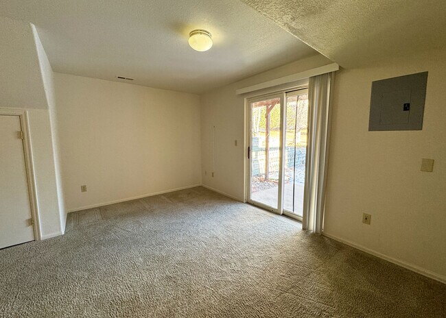 Building Photo - 6913 Yellowpine Dr