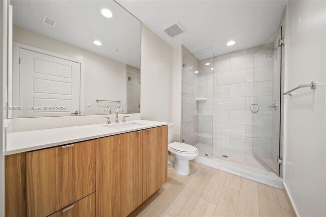 Building Photo - 555 NE 8th St
