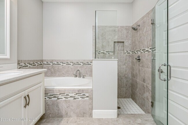 Building Photo - 7644 Loren Cove Dr