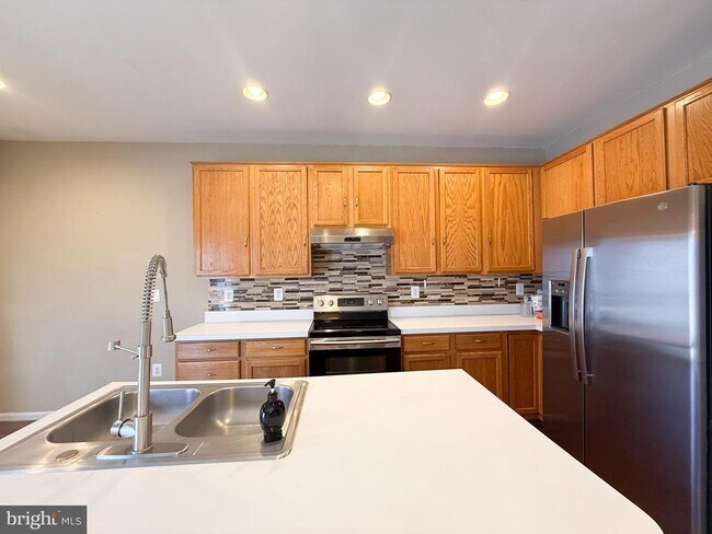 Building Photo - 204 Langley Ct