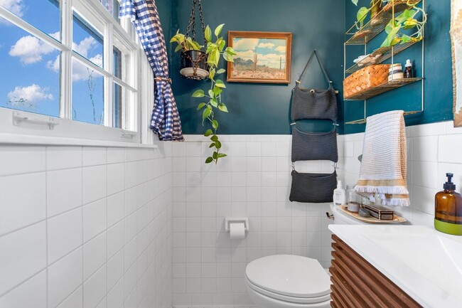 Building Photo - 284 Stephanie Dr