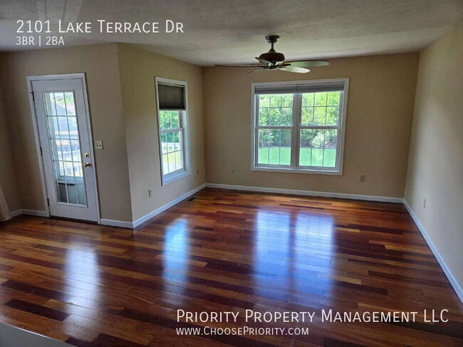 Building Photo - 2101 Lake Terrace Dr