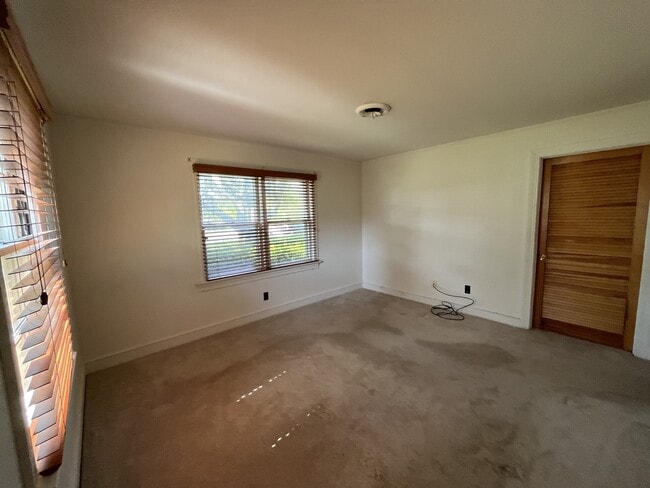 Building Photo - 3205 Bridges St