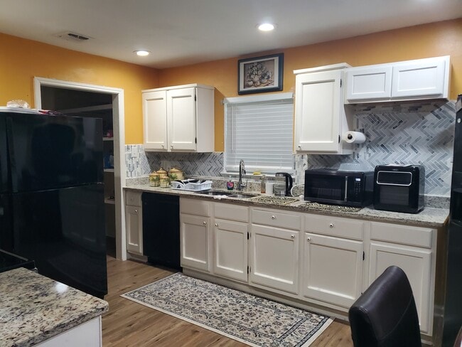 Building Photo - 8423 Tuxford