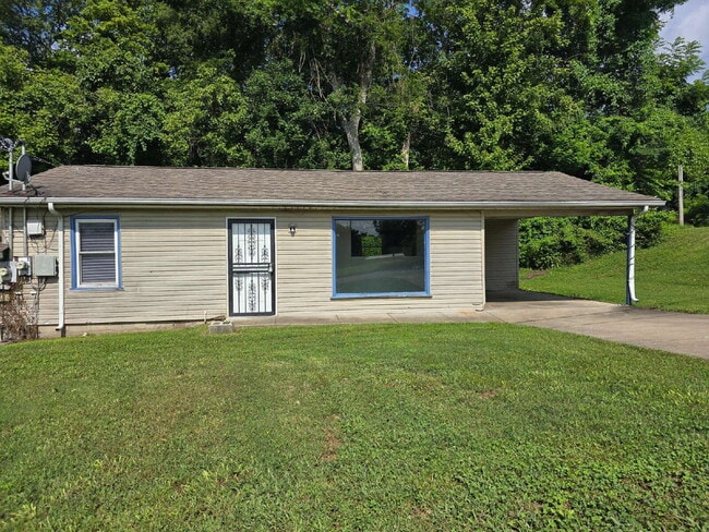 Building Photo - 198B Locust Dr