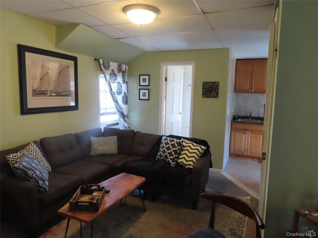 Building Photo - 33 Deer Park Ave