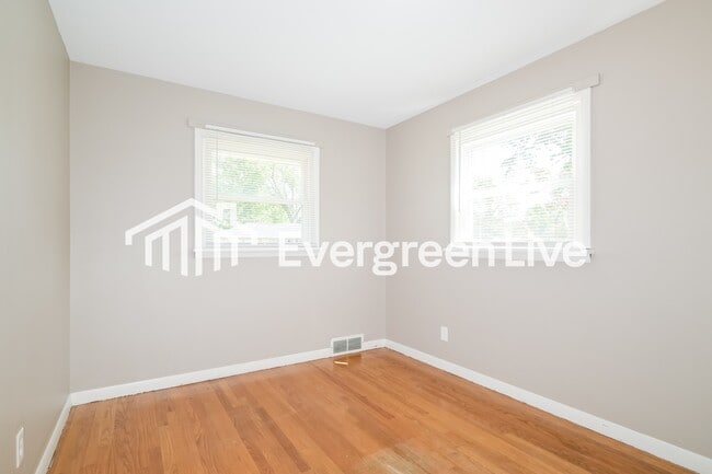 Building Photo - 220 Jeanette Dr