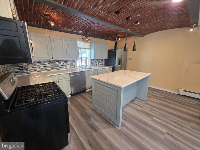 Building Photo - 522 Kuser Rd