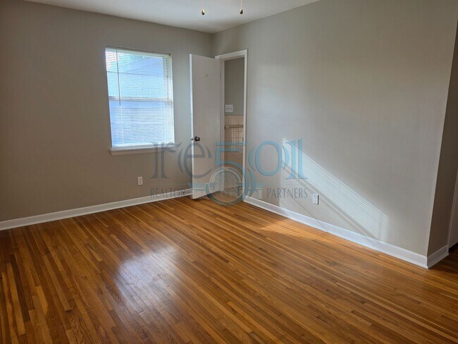 Building Photo - 6601 Blue Bird Dr