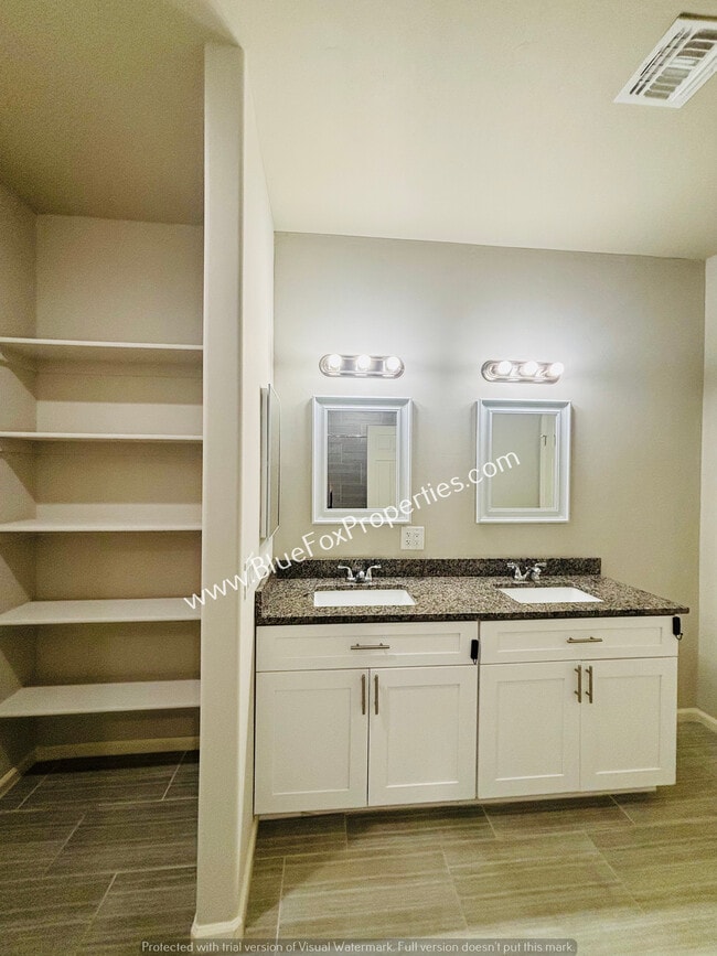 Building Photo - 149 E Stone Ct