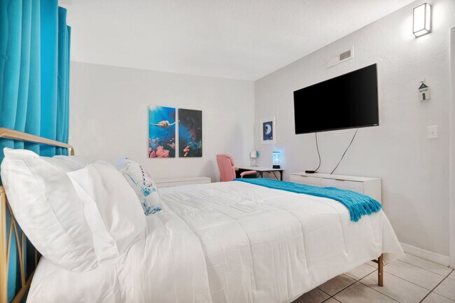 Building Photo - 5025 9th Ave S