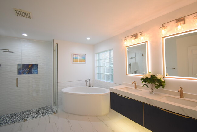 Building Photo - 11071 Baybreeze Way