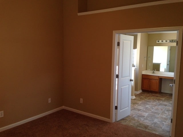 Building Photo - 609 English Oak Cir