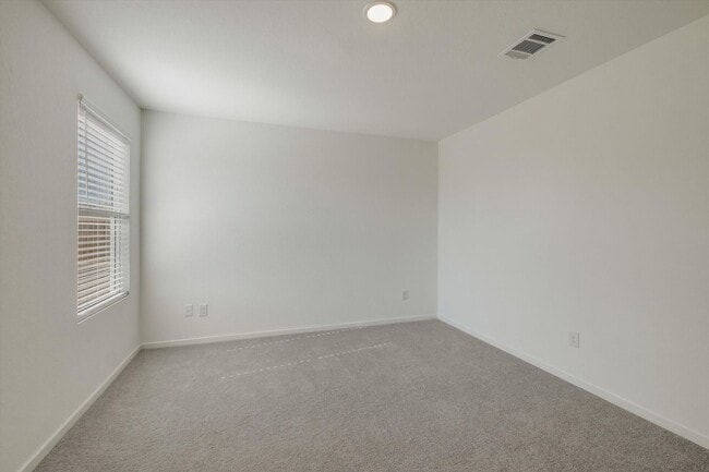 Building Photo - New Rent Rate! Modern 3/2 in East Central/ Sapphire Grove