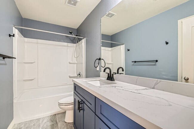 Building Photo - Dont Miss This Gorgeous 4 bed 3 bath plus Loft!