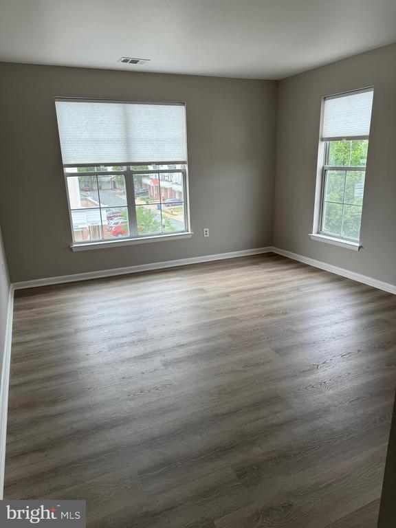 Building Photo - 44244 Mossy Brook Square