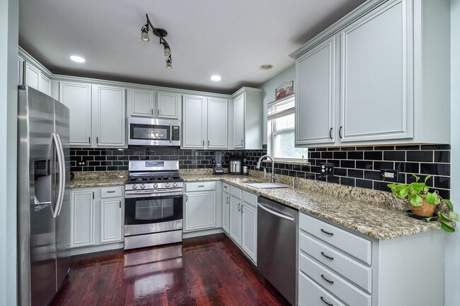 Building Photo - 3169 Saganashkee Ln