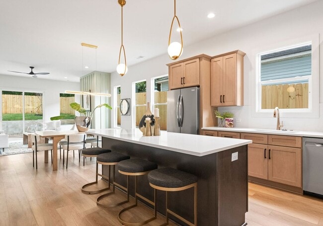 Building Photo - 2415 Pruitt St