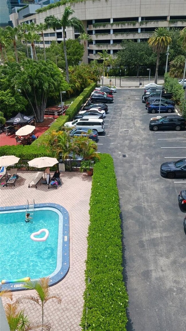 Building Photo - 1440 Brickell Bay Dr