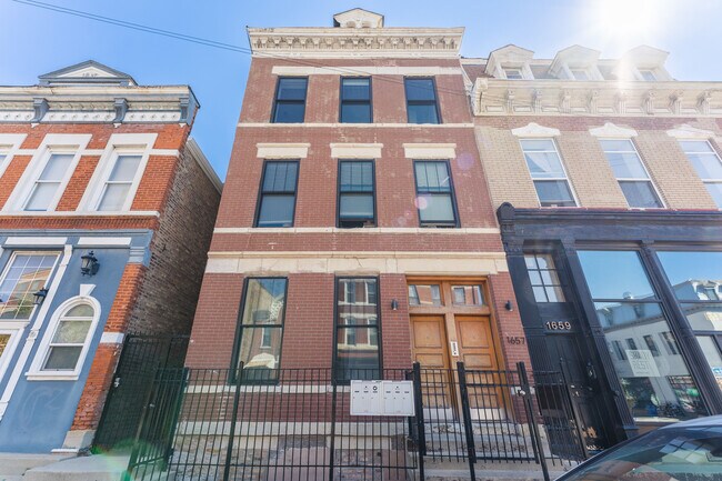 Primary Photo - 1657 S Throop St