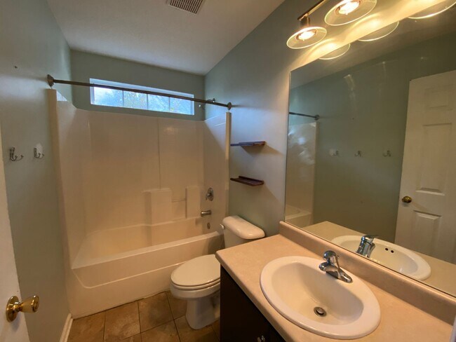 Building Photo - 3 bedroom 2 bath house in Berwick