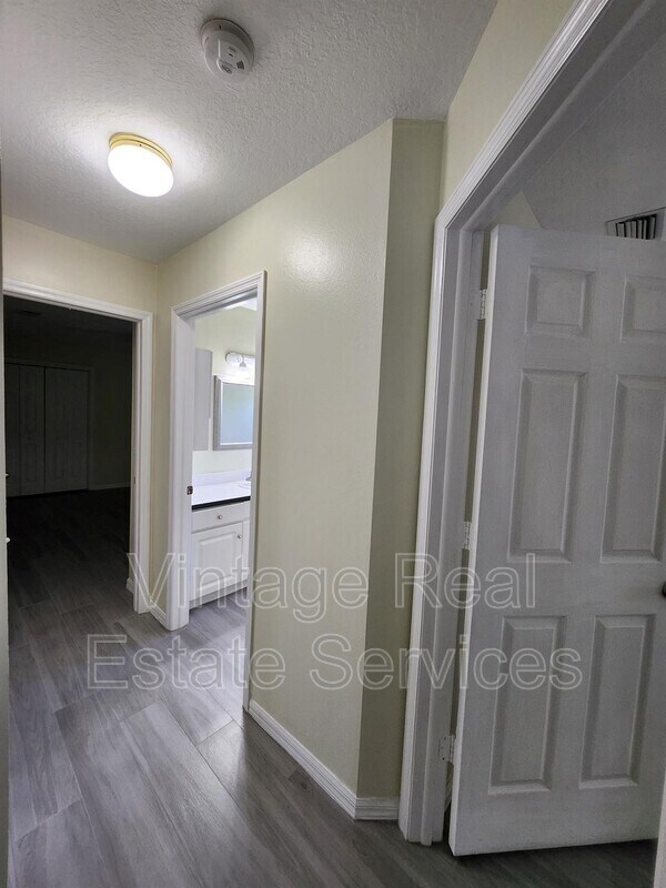 Building Photo - 819 Sandy Trail Pl