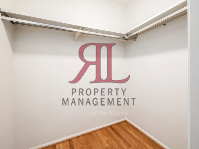 Building Photo - 362 W 4th Ave